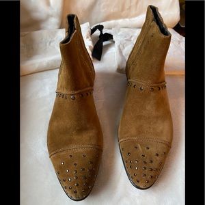 Gorgeous Lanvin suede boots size 38 (run small)-